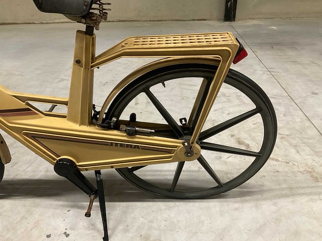 Volvo itera plastic fiets - afbeelding 10 van  11