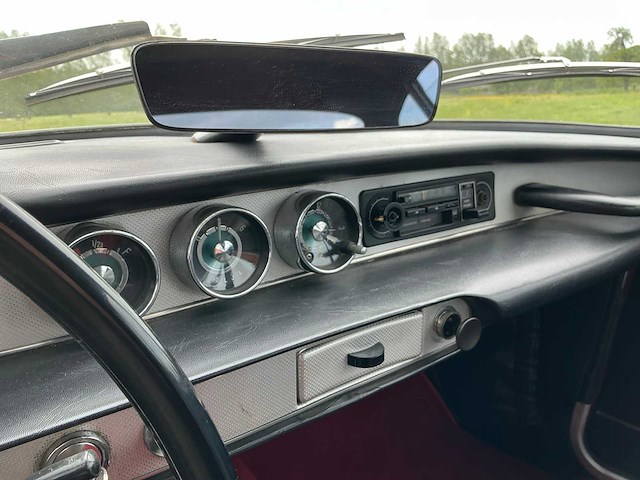 Volvo p1800s oldtimer - afbeelding 20 van  21