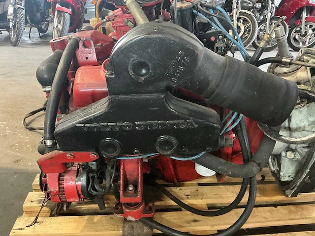 Volvo penta aq175a binnenboordmotor met staartstuk - afbeelding 1 van  7