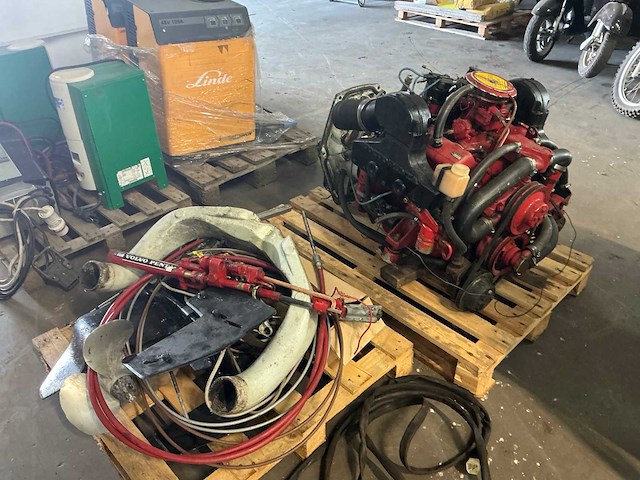 Volvo penta aq175a binnenboordmotor met staartstuk - afbeelding 3 van  7