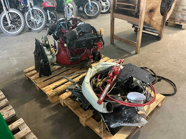 Volvo penta aq175a binnenboordmotor met staartstuk - afbeelding 4 van  7