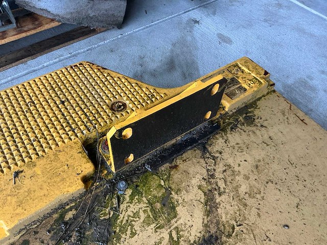 Volvo r168 contragewichten - afbeelding 8 van  10