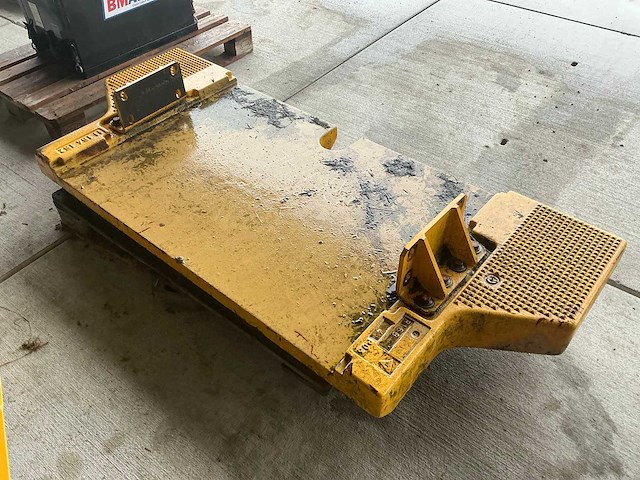 Volvo r168 contragewichten - afbeelding 1 van  10