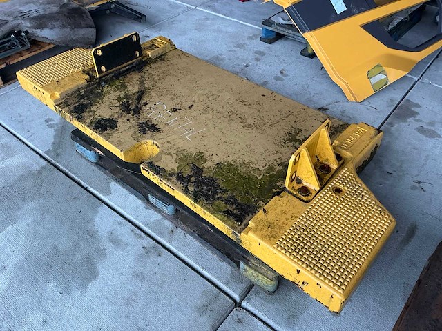 Volvo r168 contragewichten - afbeelding 4 van  10