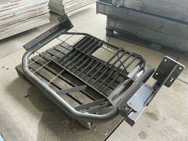 Volvo radiator gril beschermer - afbeelding 1 van  9
