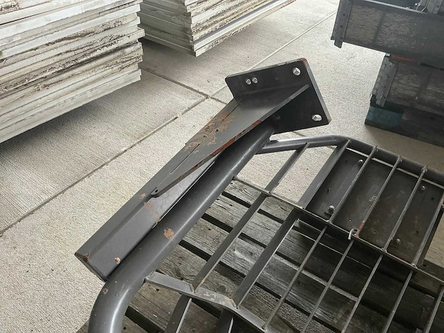 Volvo radiator gril beschermer - afbeelding 6 van  9