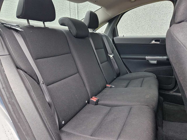 Volvo s40 2.0 d3 momentum | 32-skl-5 - afbeelding 24 van  33