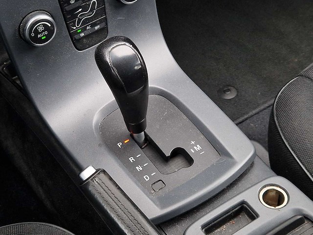 Volvo s40 2.0 d3 momentum | 32-skl-5 - afbeelding 19 van  33