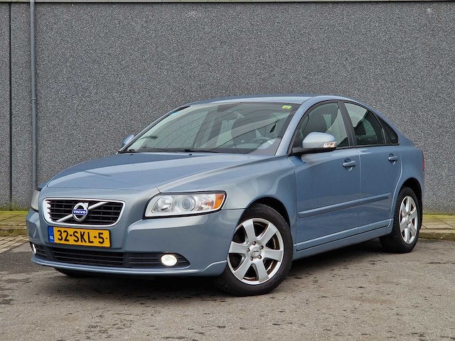 Volvo s40 2.0 d3 momentum | 32-skl-5 - afbeelding 1 van  17