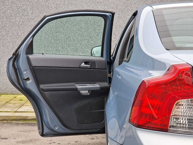Volvo s40 2.0 d3 momentum | 32-skl-5 - afbeelding 1 van  2
