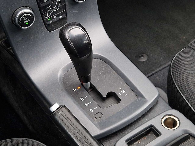 Volvo s40 2.0 d3 momentum | 57-01-16 - afbeelding 23 van  26