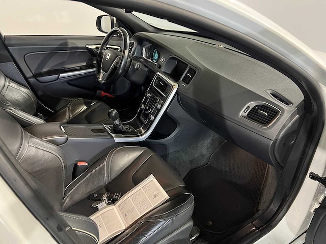 Volvo s60 1.6 d2 r-design, 8-tkd-90 - afbeelding 4 van  6