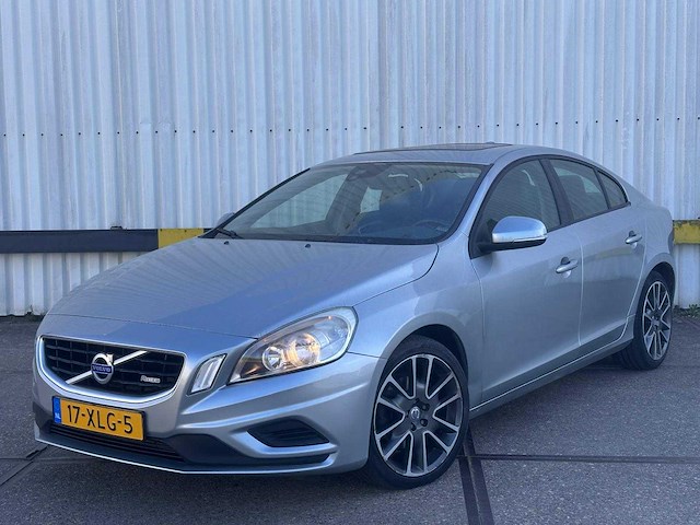 Volvo s60 1.6 t3 kinetic; 17-xlg-5 - afbeelding 1 van  17