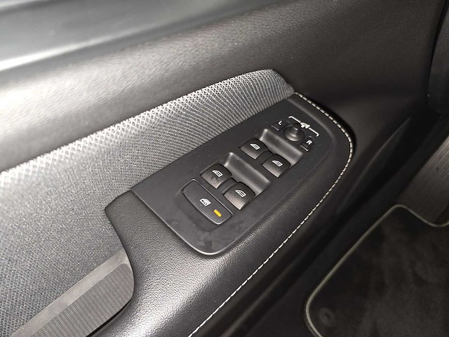 Volvo s60 2.0 b4 r-design 2021 | l-236-fz - afbeelding 29 van  30