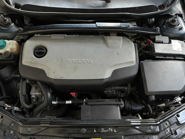 Volvo s60 2.4d momentum 163pk 2007, 07-xl-gt - afbeelding 31 van  38