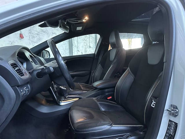 Volvo v40 1.5 t3 polar+ sport 152pk 2019, g-819-bh - afbeelding 32 van  42