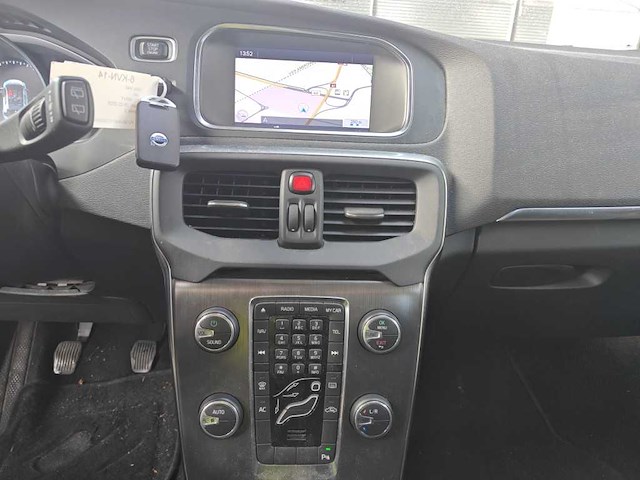 Volvo v40 1.6 d2 kinetic; 6-kvn-14 - afbeelding 4 van  13