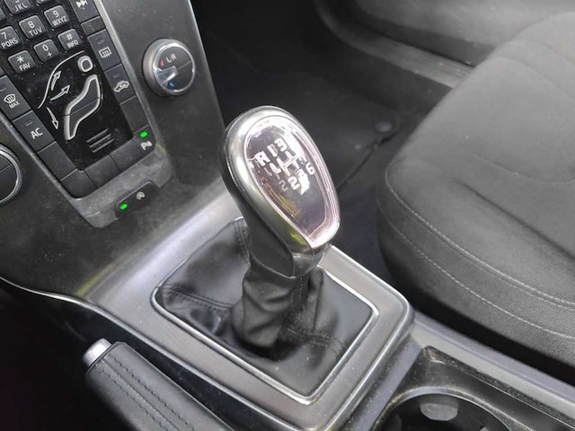 Volvo v40 1.6 d2 kinetic; 6-kvn-14 - afbeelding 6 van  16