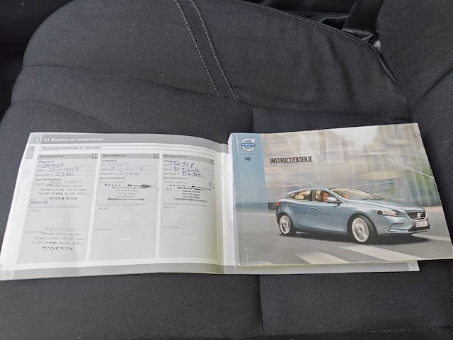 Volvo v40 1.6 d2 kinetic; 6-kvn-14 - afbeelding 8 van  16
