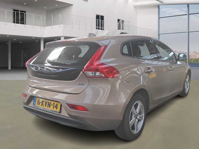 Volvo v40 1.6 d2 kinetic; 6-kvn-14 - afbeelding 9 van  16