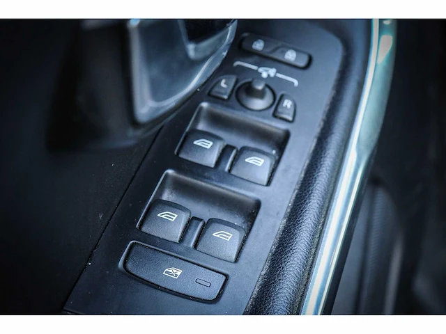 Volvo v40 1.6 d2 momentum*, 66-zrk-5 - afbeelding 8 van  17