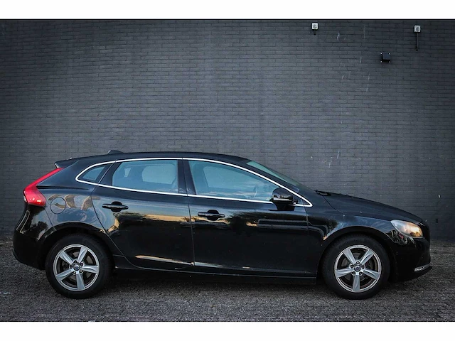 Volvo v40 1.6 d2 momentum*, 66-zrk-5 - afbeelding 11 van  17