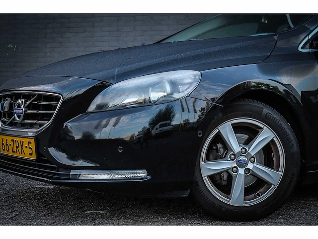 Volvo v40 1.6 d2 momentum*, 66-zrk-5 - afbeelding 13 van  17