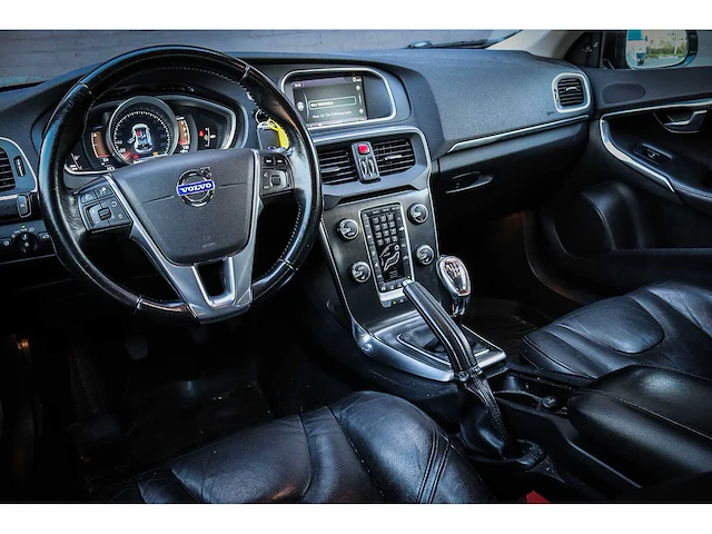 Volvo v40 1.6 d2 momentum*, 66-zrk-5 - afbeelding 15 van  17