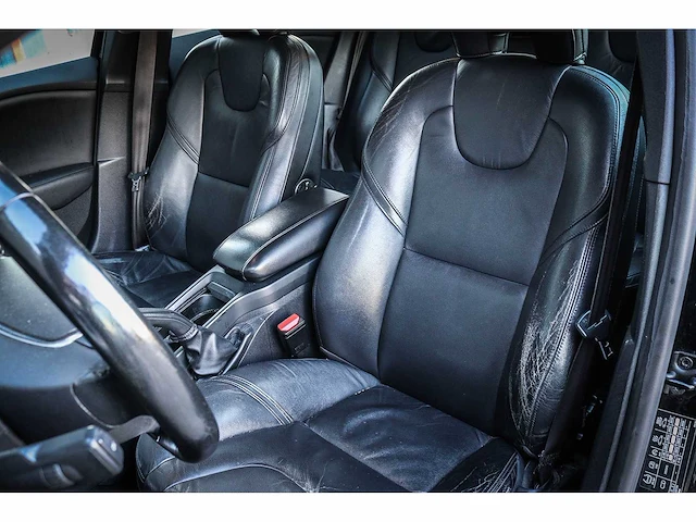 Volvo v40 1.6 d2 momentum*, 66-zrk-5 - afbeelding 16 van  17