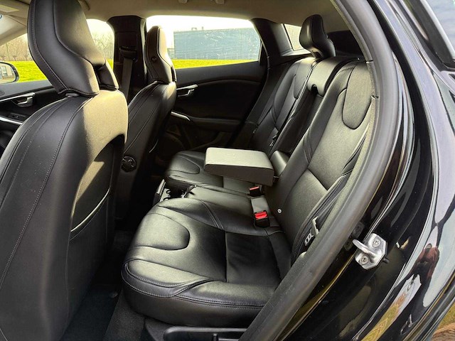 Volvo v40 1.6 d2 summum, 2-tvd-15 - afbeelding 4 van  18