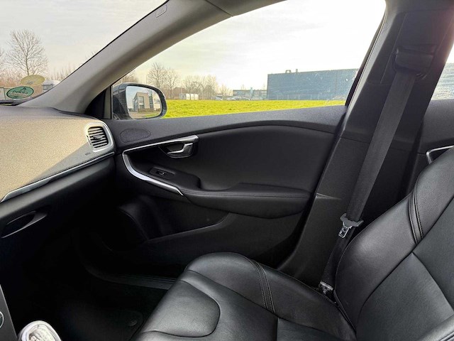 Volvo v40 1.6 d2 summum, 2-tvd-15 - afbeelding 10 van  18