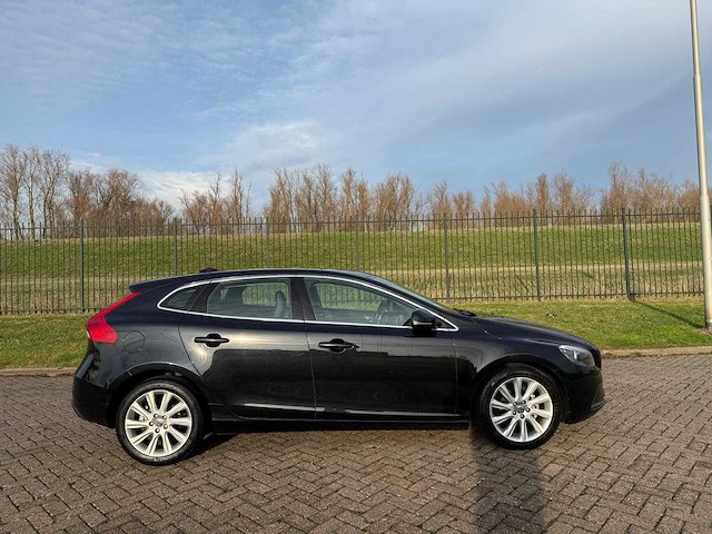 Volvo v40 1.6 d2 summum, 2-tvd-15 - afbeelding 15 van  18