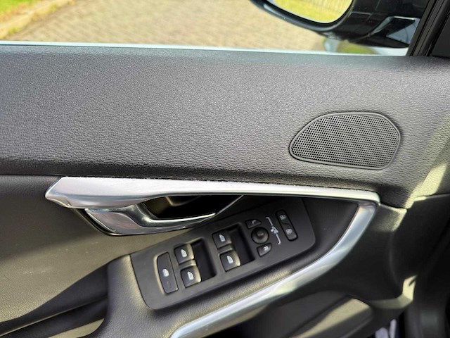 Volvo v40 1.6 d2 summum, 2-tvd-15 - afbeelding 8 van  18