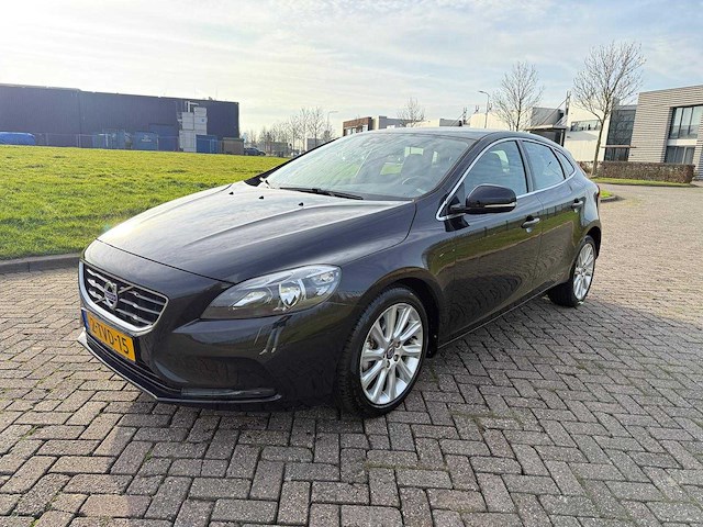 Volvo v40 1.6 d2 summum, 2-tvd-15 - afbeelding 1 van  18