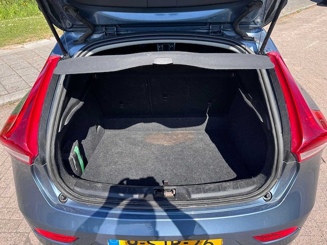 Volvo v40 1.6 t3 kinetic; 9-sjr-26 - afbeelding 3 van  16