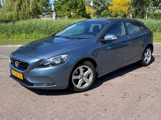 Volvo v40 1.6 t3 kinetic; 9-sjr-26 - afbeelding 1 van  16