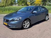 Volvo v40 1.6 t3 kinetic; 9-sjr-26 - afbeelding 1 van  16