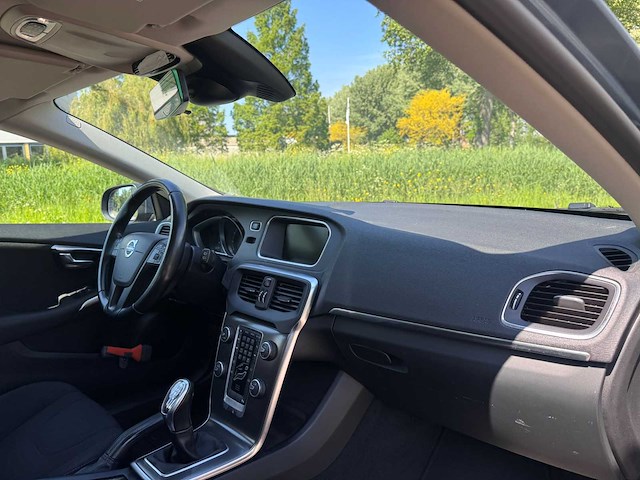 Volvo v40 1.6 t3 kinetic; 9-sjr-26 - afbeelding 14 van  16