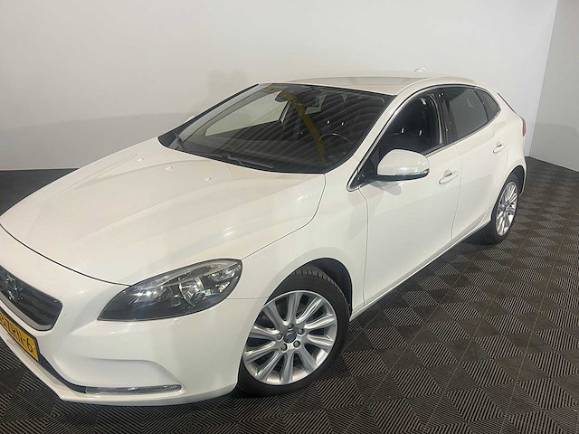 Volvo v40 1.6 t3 momentum, 13-zrn-6 - afbeelding 1 van  19