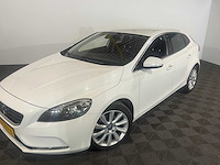 Volvo v40 1.6 t3 momentum, 13-zrn-6 - afbeelding 1 van  19