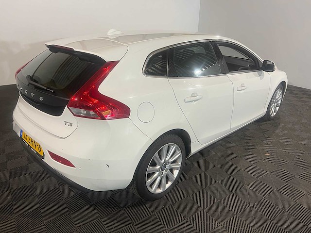 Volvo v40 1.6 t3 momentum, 13-zrn-6 - afbeelding 15 van  19