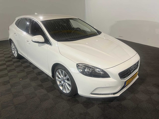 Volvo v40 1.6 t3 momentum, 13-zrn-6 - afbeelding 17 van  19