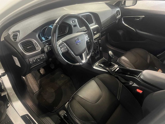 Volvo v40 1.6 t3 momentum, 13-zrn-6 - afbeelding 18 van  19
