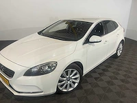 Volvo v40 1.6 t3 momentum, 13-zrn-6 - afbeelding 1 van  19
