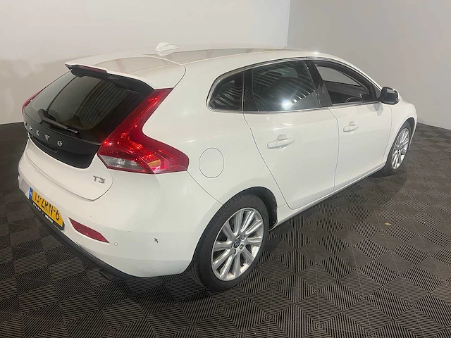 Volvo v40 1.6 t3 momentum, 13-zrn-6 - afbeelding 15 van  19