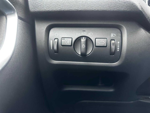 Volvo v40 1.6 t3 summum; 4-tvb-94 - afbeelding 8 van  19