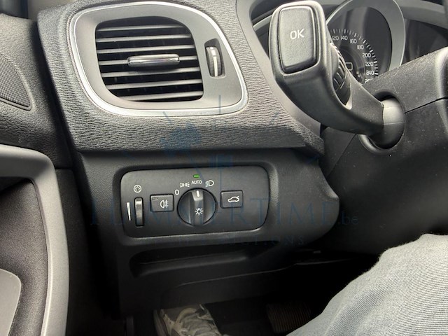 Volvo v40 2.0 d2 eco kinetic geartronic 120 at, 2017 - afbeelding 10 van  32