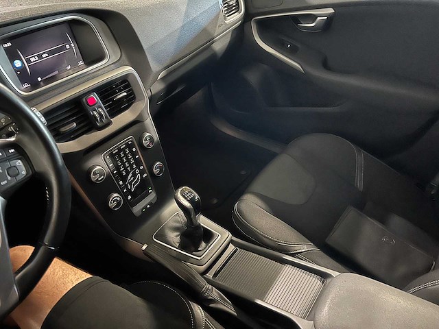 Volvo v40 2.0 d2 inscription, zr-475-x - afbeelding 17 van  20