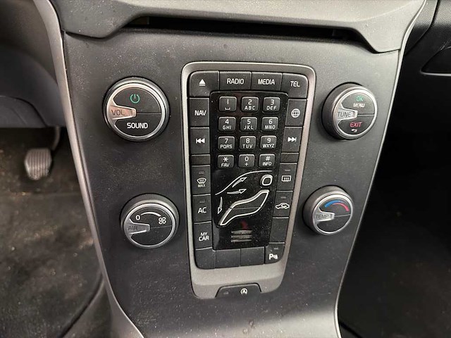 Volvo v40 2.0 d2 momentum; ns-568-n - afbeelding 2 van  9