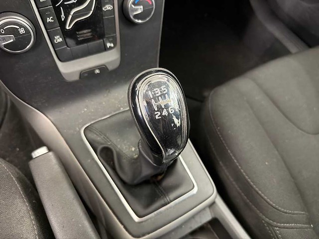 Volvo v40 2.0 d2 momentum; ns-568-n - afbeelding 3 van  9